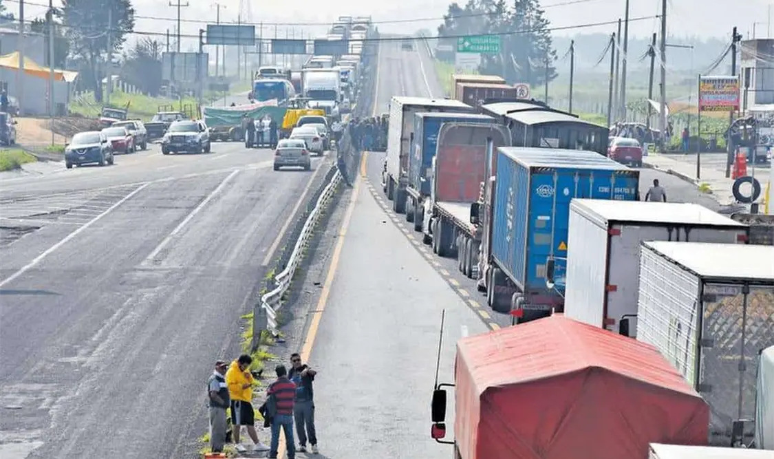 Durante bloqueo, ejidatarios exigieron al gobierno federal el pago justo por sus tierras. Cortesía
