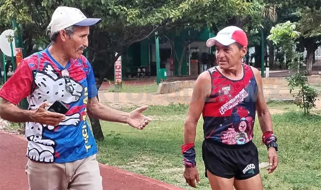 El atleta recibió en todo momento indicaciones de su entrenador Nacho Mota. Cortesía