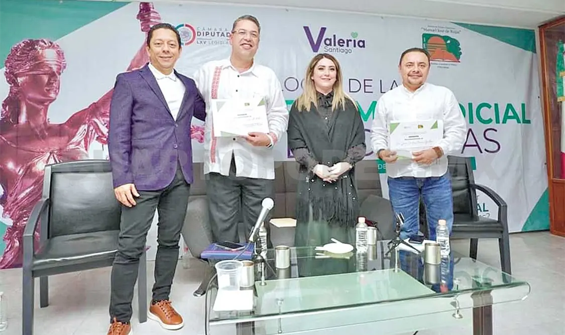 Llaven Abarca participó en el foro ciudadano en San Cristóbal de Las Casas. CP