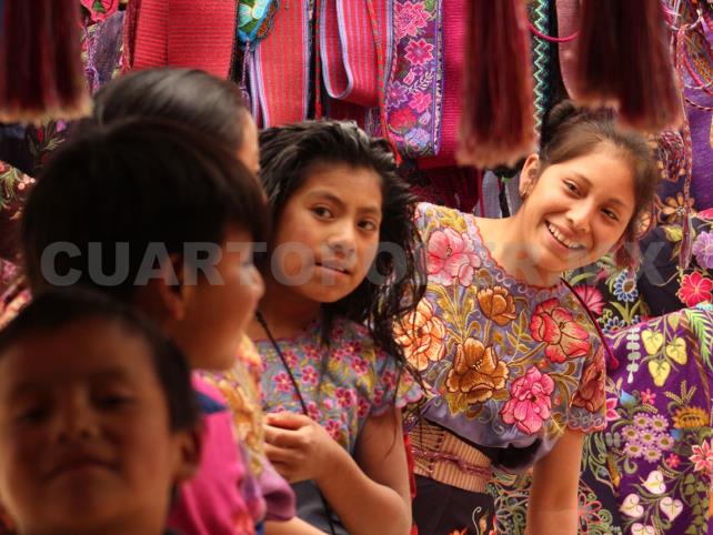 Orgullo vestir la ropa tradicional Orgullo vestir la ropa tradicional
