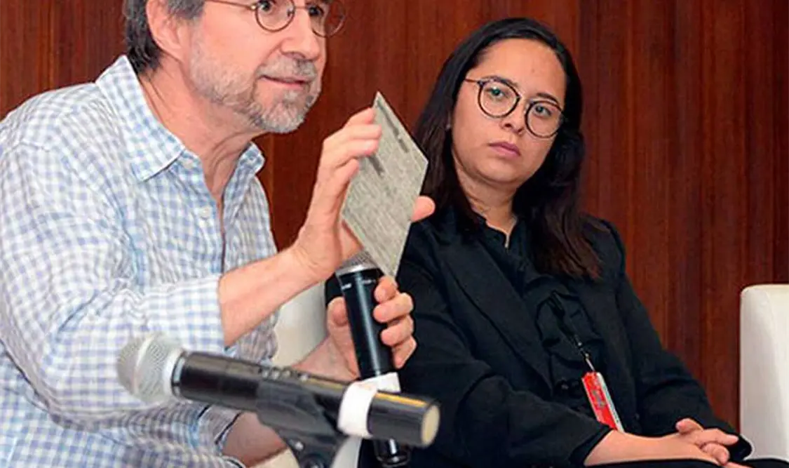 Siguen las huellas de Gerardo Deniz