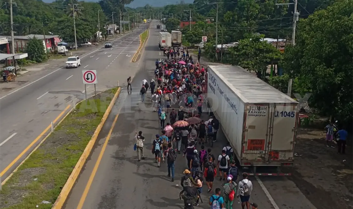 Un riesgo los migrantes en carretera: transportistas