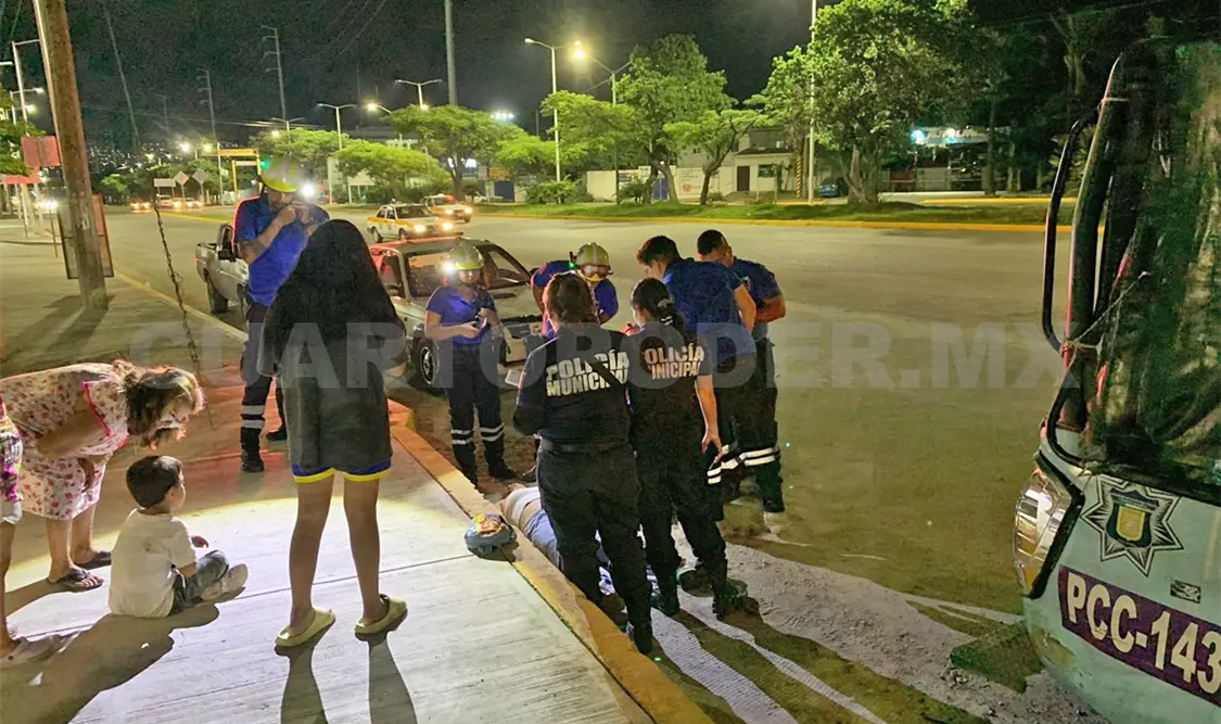 Impactan a madre e hijo cerca de supermercado