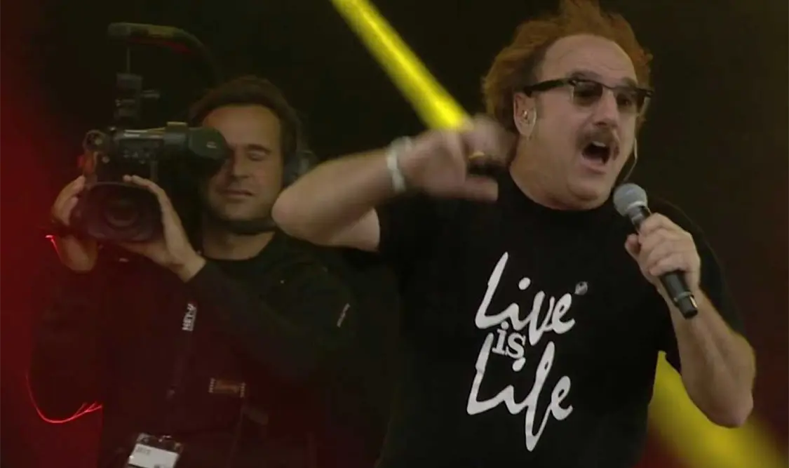 La historia de “Live is life”