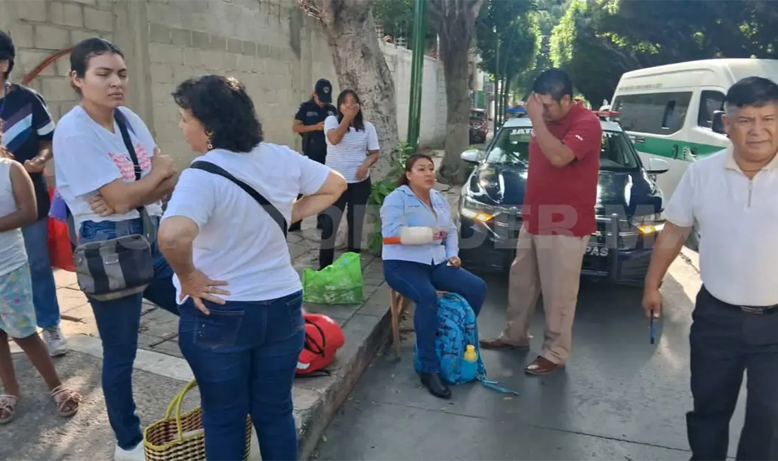 Se estrella Jetta con colectivo y deja nueve heridos