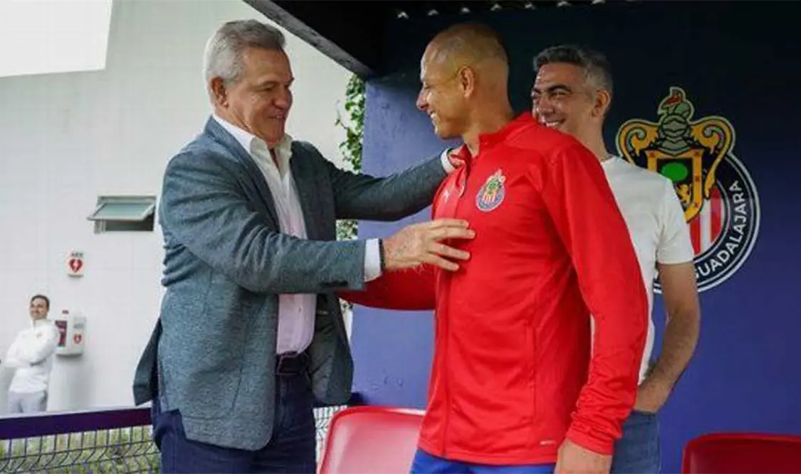 Javier Aguirre visita este lunes a las Chivas