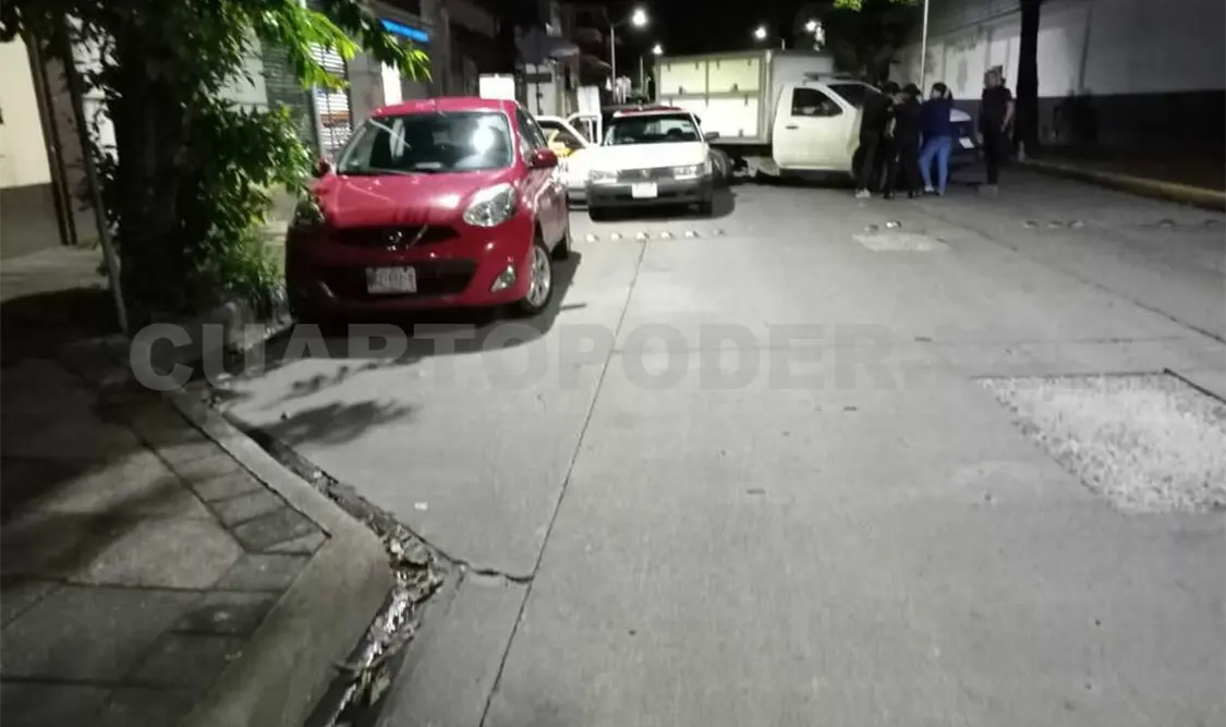 Lo atacan a balazos y muere afuera de un hospital