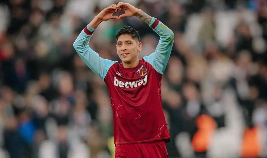 Edson recibe ovación por parte de la afición del West Ham