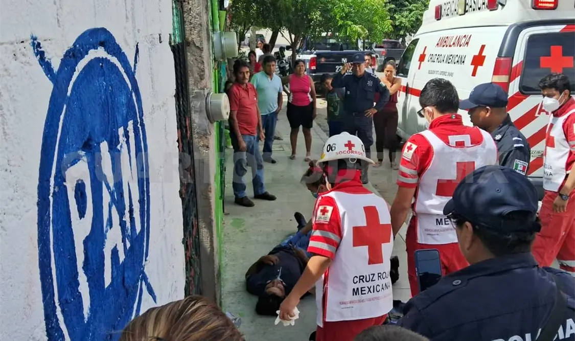 Golpean a sujeto y lo dejan tirado en la vía pública