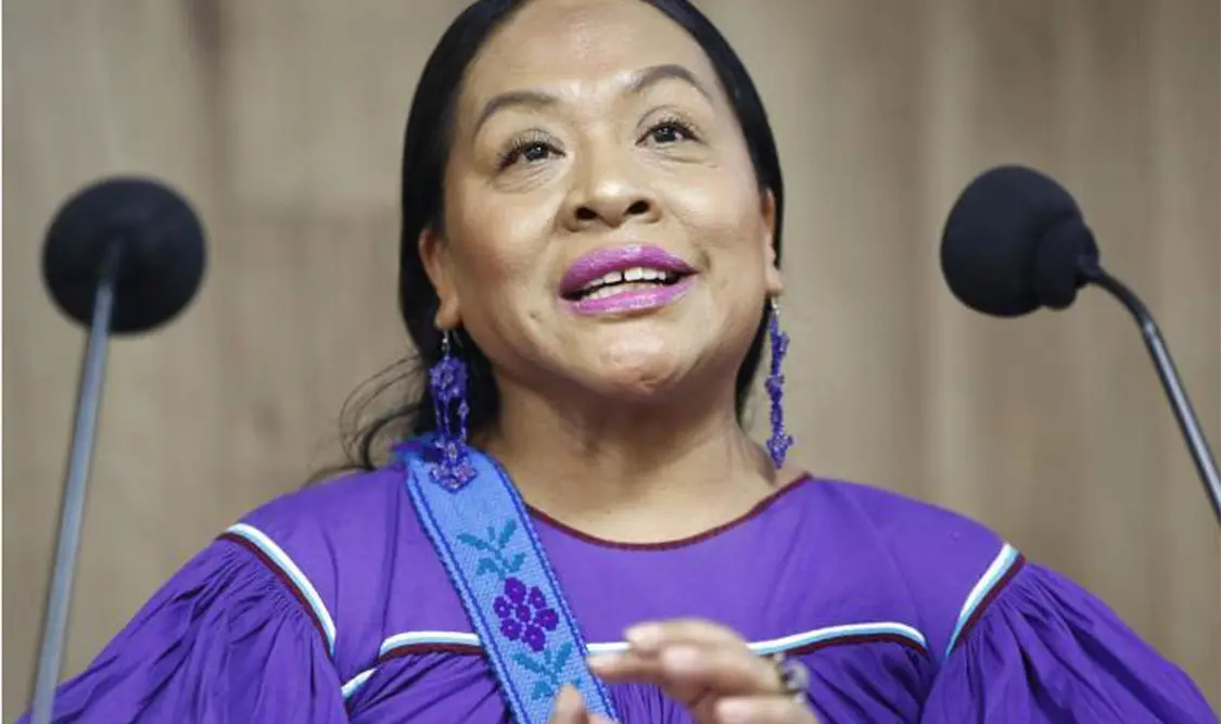 Premian a poeta Ruperta Bautista