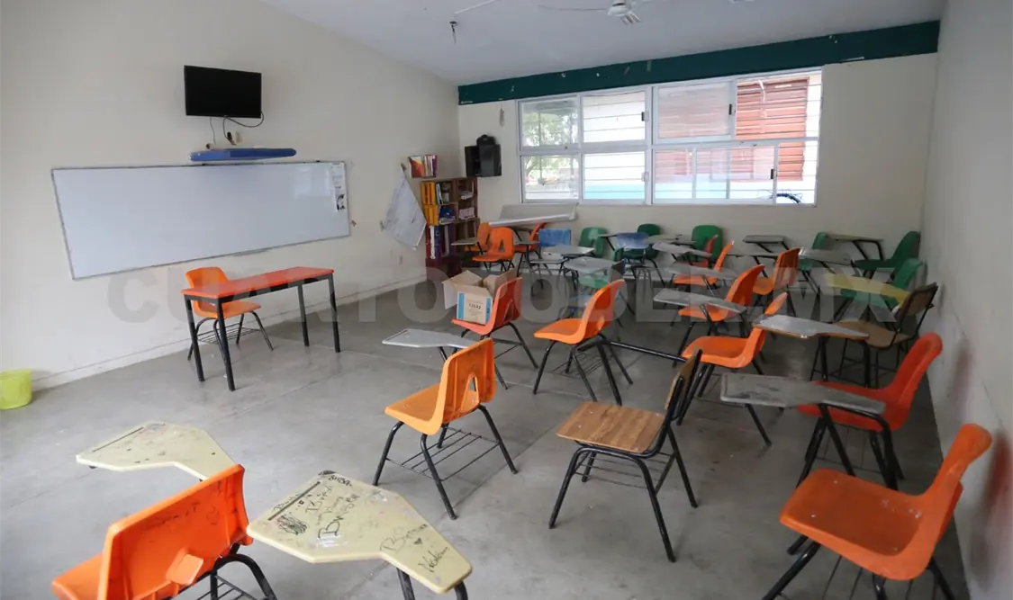 Exponen atrasos en entrega de libros de texto