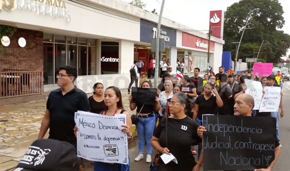 Marchan en apoyo al Poder Judicial en Tapachula