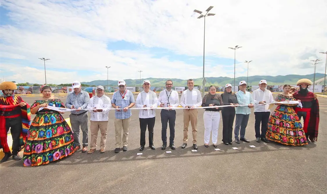 Inaugura REC ampliación del estacionamiento del aeropuerto