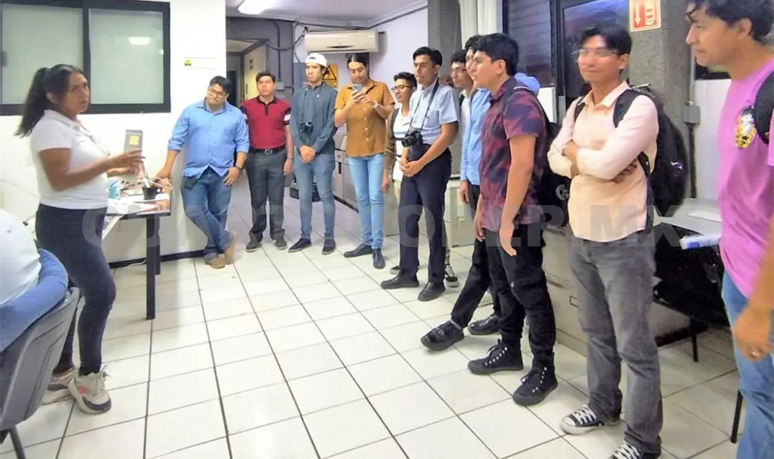 Alumnos de la Universidad del Sur visitan a Cuarto Poder