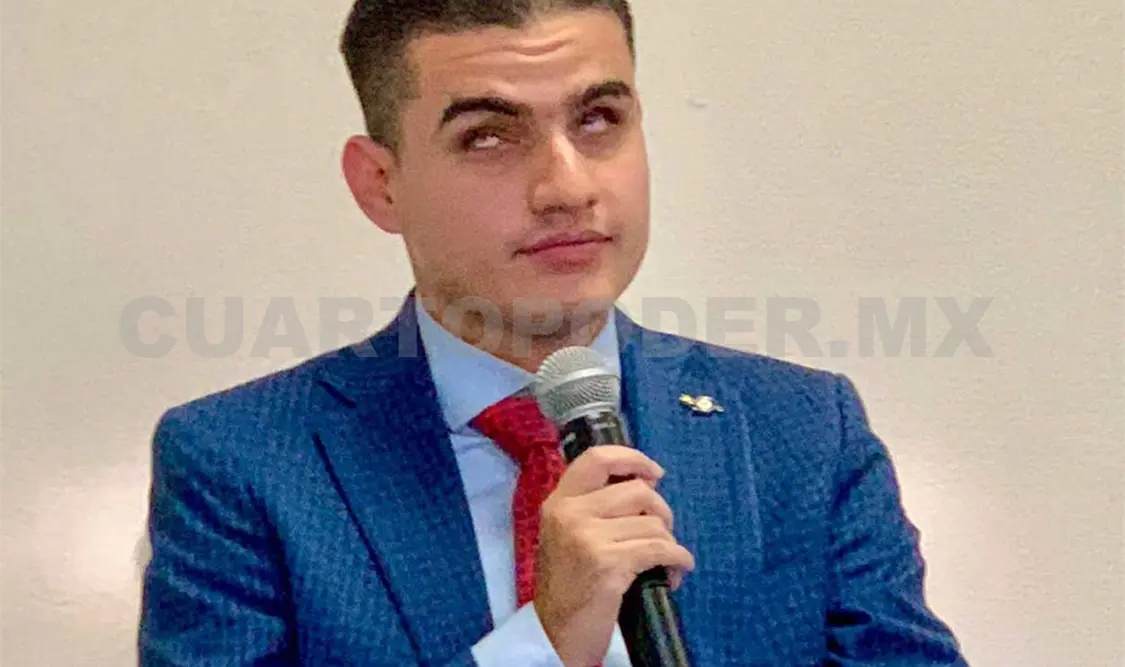 Gabriel presentó su tesis en formato de audiolibro permitiéndole hacer un excelente trabajo. CP