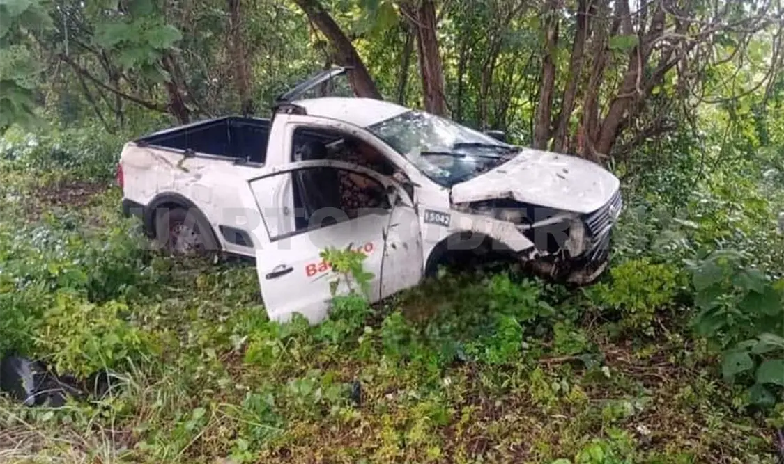 La Robust dio varias vueltas y terminó entre la maleza. Osman Toledo / CP