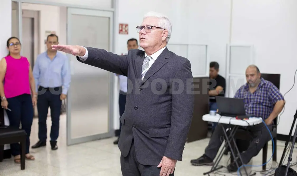La Mesa Directiva tomó protesta de rigor al ciudadano Alberto Cal y Mayor Gutiérrez como magistrado. CP