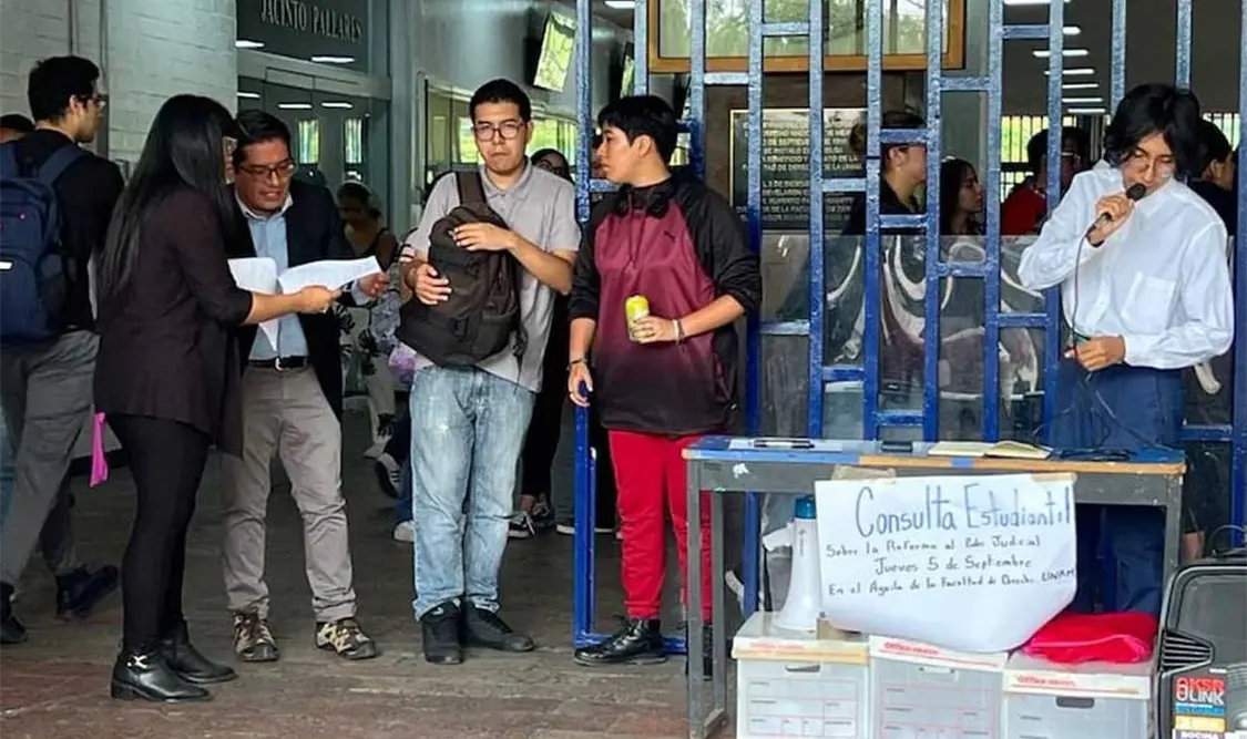 Algunos estudiantes de Derecho piden que Ricardo Monreal sea destituido tras la aprobación de la reforma al Poder Judicial. Cortesía