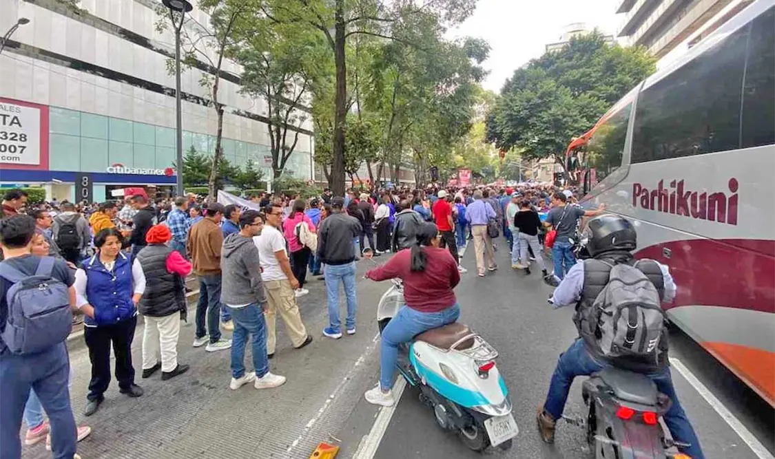 Las vialidades se vieron afectadas por varias horas, principalmente el tramo que cruza la calle Filadelfia hasta el Eje 5. Cortesía