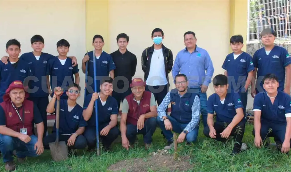 Participan directivos, maestros, alumnas y alumnos en la protección del medio ambiente. CP