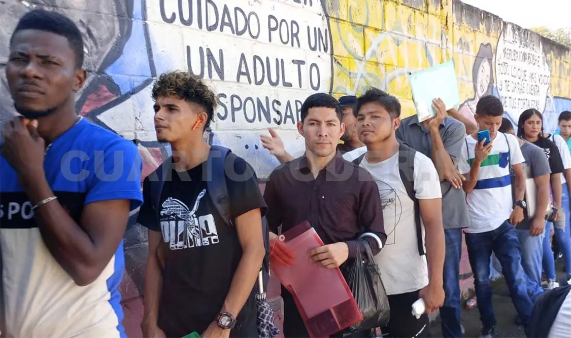 A los extranjeros tampoco les han otorgado la Forma Migratoria Múltiple que les prometieron.