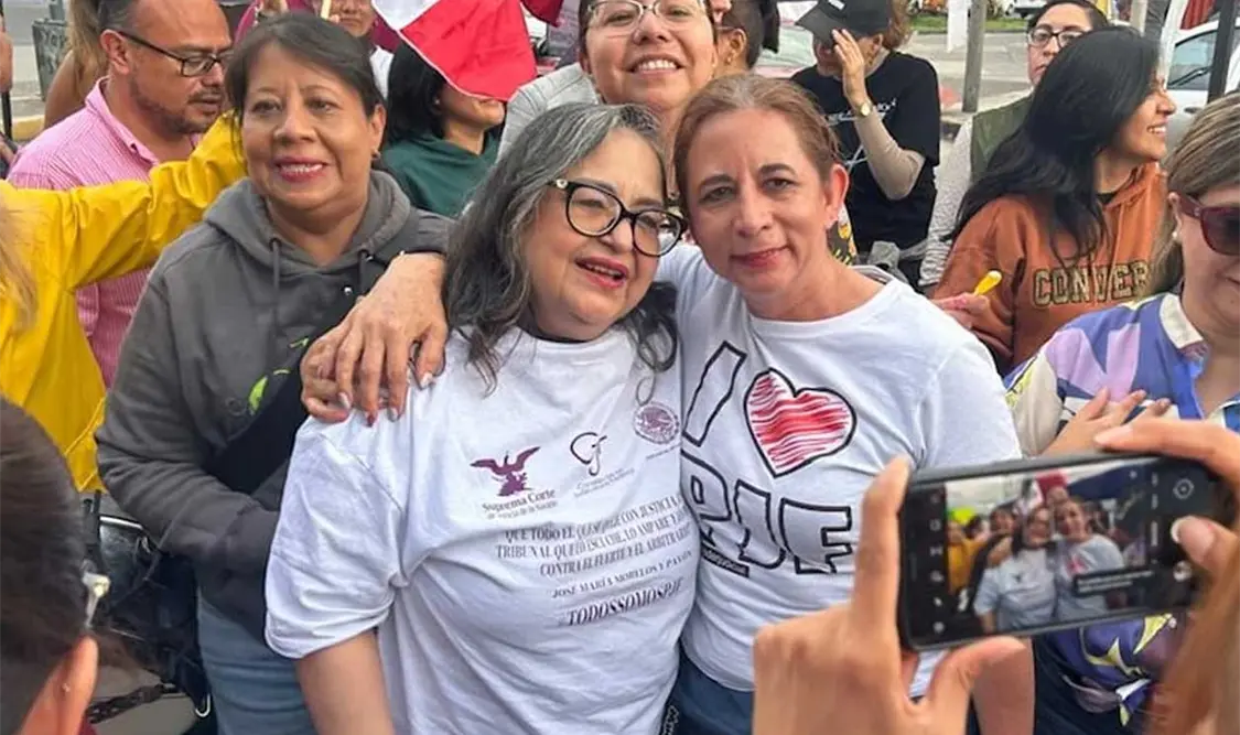 Vestida con una playera blanca, con los escudos de la SCJN, Norma Piña marchó desde Eduardo Molina al Congreso. El Universal