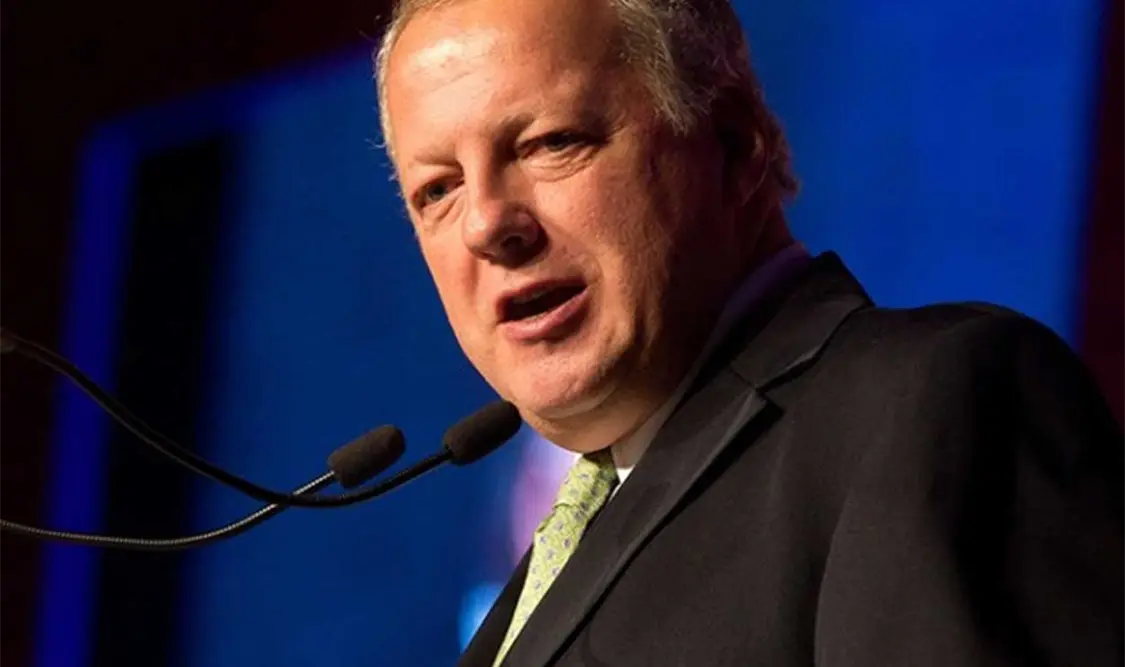 Federico Reyes Heroles comienza su proceso creativo con notas escritas a mano. Cortesía