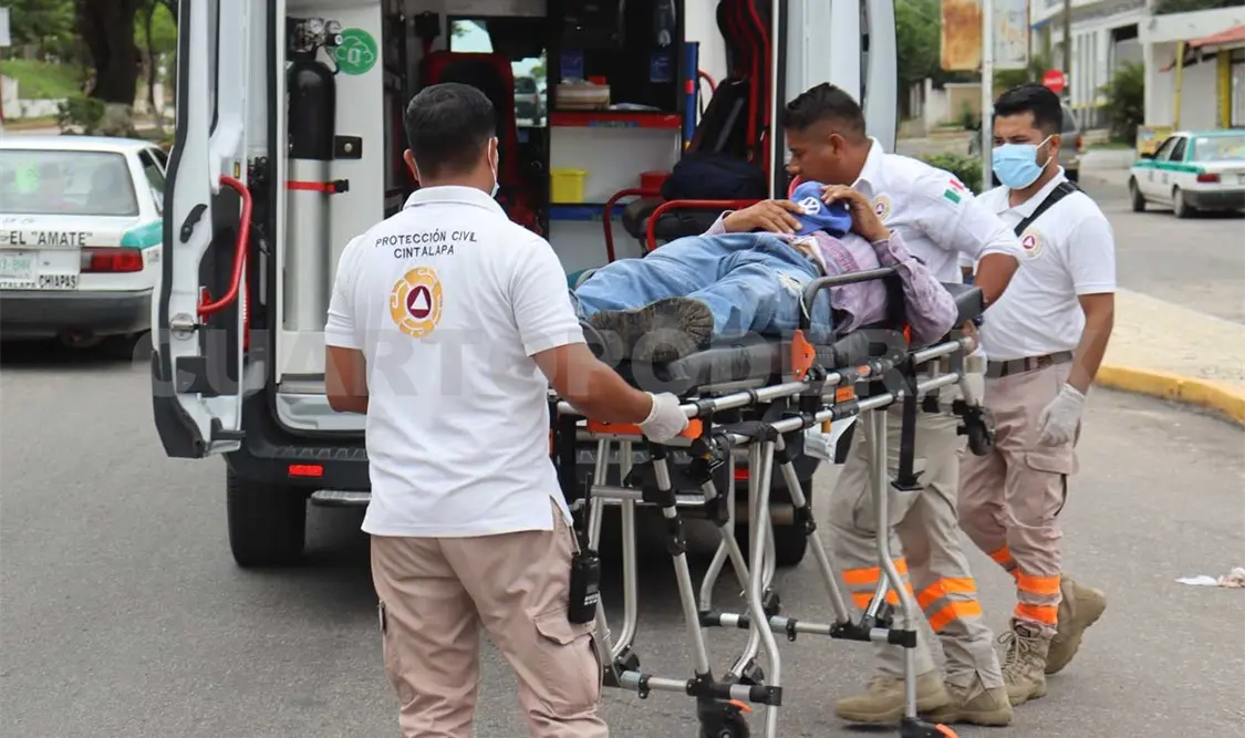 El malherido individuo tenía sangrado profuso en la cabeza y tuvo que ser hospitalizado. Osman Toledo / CP