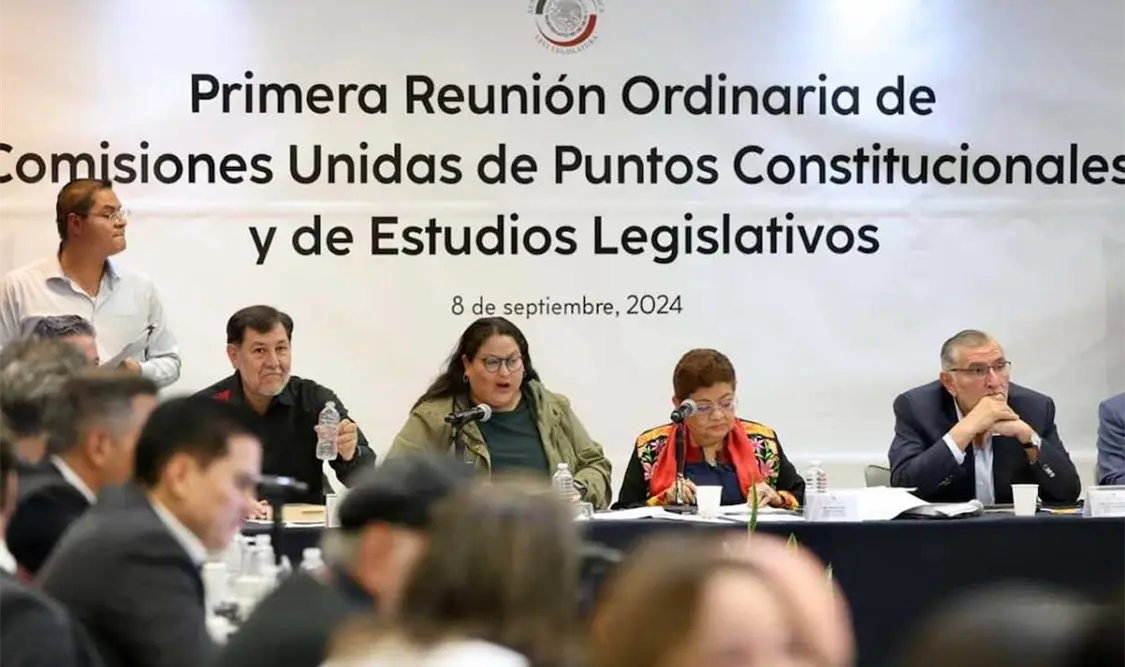 Sin moverle una sola coma y con 25 votos a favor y 12 en contra, las comisiones unidas aprobaron en lo general el dictamen de la reforma judicial. Cortesía