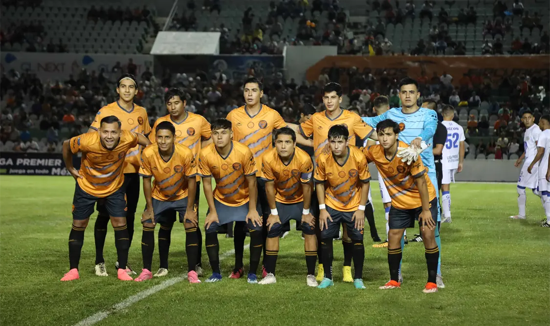 La oncena felina abrió fuerte el campeonato y de inmediato trepó a la primera posición general. Carlos López/CP