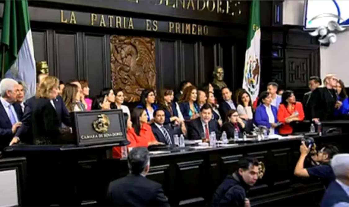 Aplanadora aprueba reforma judicial, con traición de Yunes