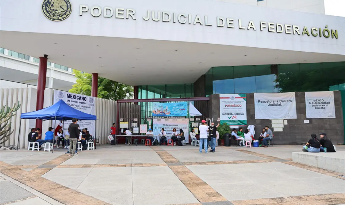 Divididos, trabajadores sobre mantener paro