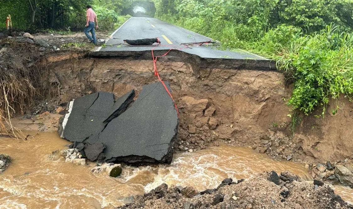 “Ileana” provoca inundaciones y también deslaves en BCS