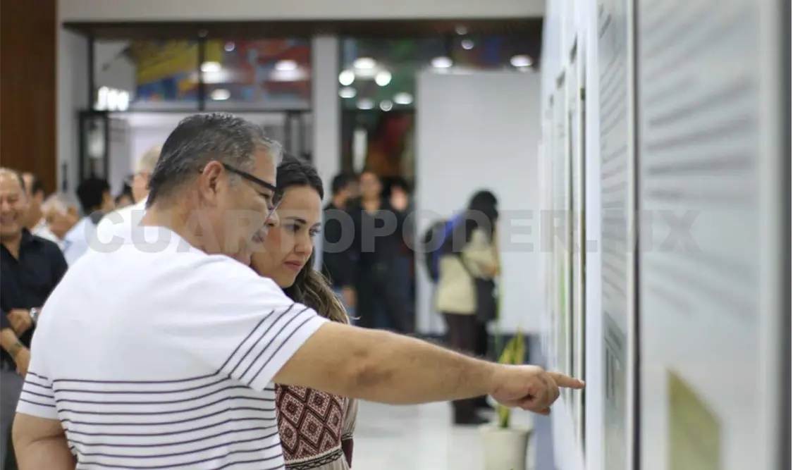 En la inauguración de la muestra. Cortesía