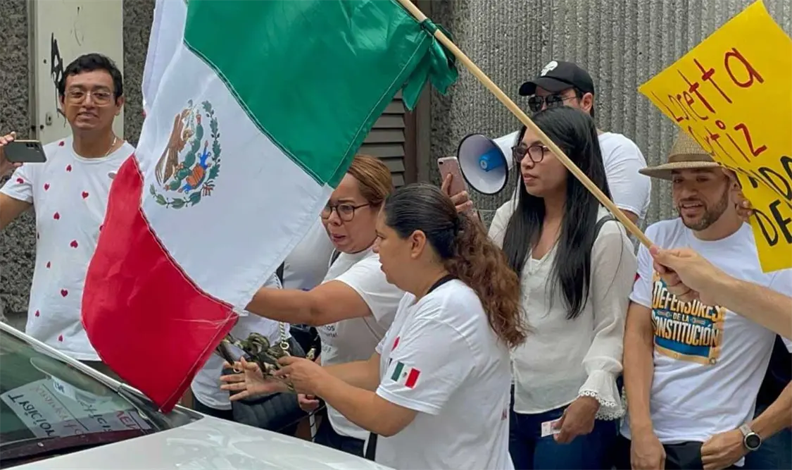 Manifestación de trabajadores del PJF en contra de la ministra Loretta Ortiz. Cortesía