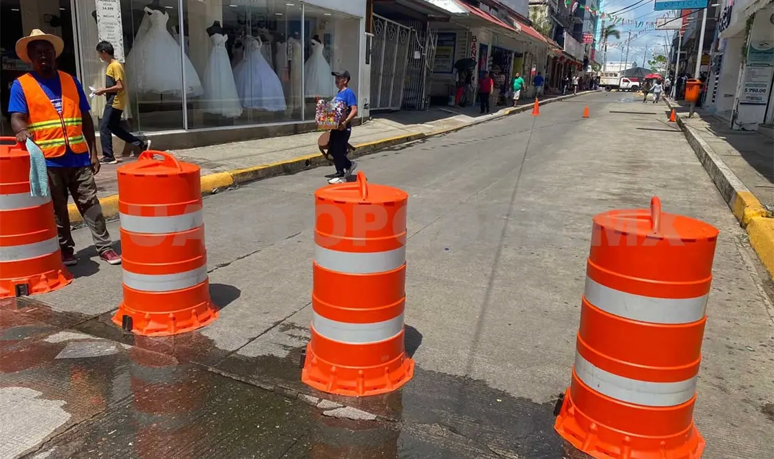 Desde este sábado se habían colocado los señalamientos para impedir el paso vehicular. Víctor Sánchez/CP