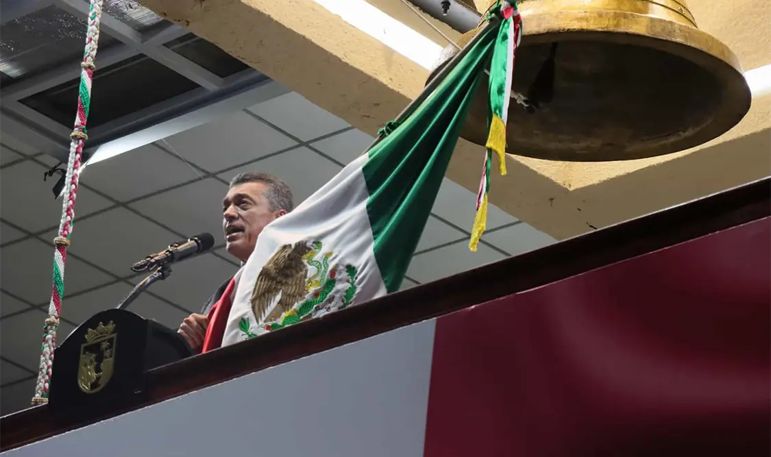 Rutilio Escandón conmemora el 214 Aniversario del Grito de Independencia acompañado de las familias chiapanecas