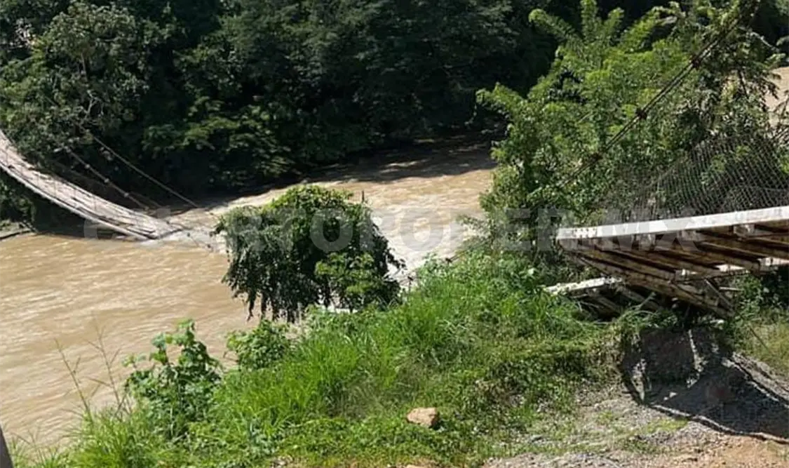 Denuncian que grupo armado destruyó puente