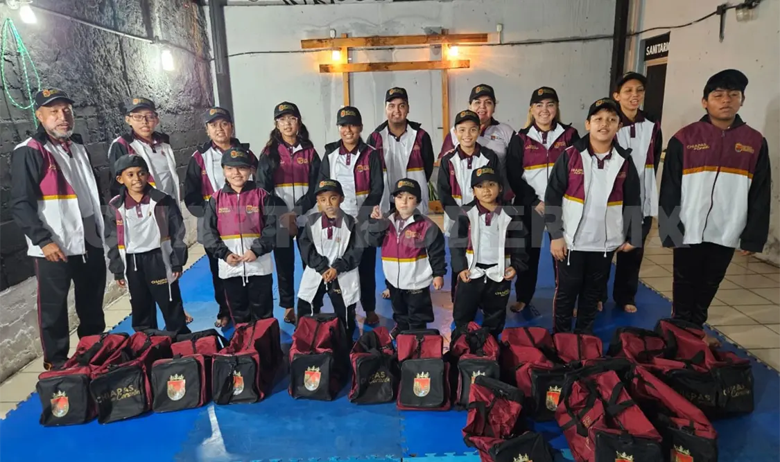 Entregan uniformes a la selección Chiapas