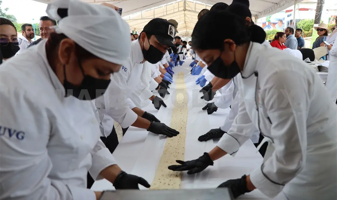 Chiapas logra el récord del taco más largo del mundo