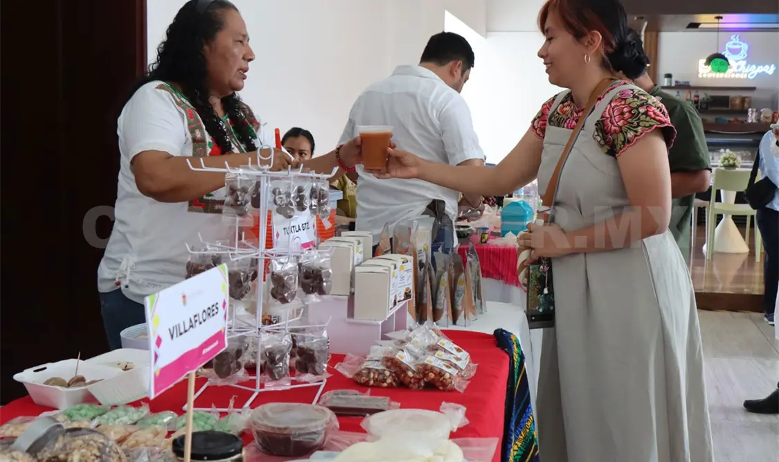 Beneficia expo-venta a cinco mil personas