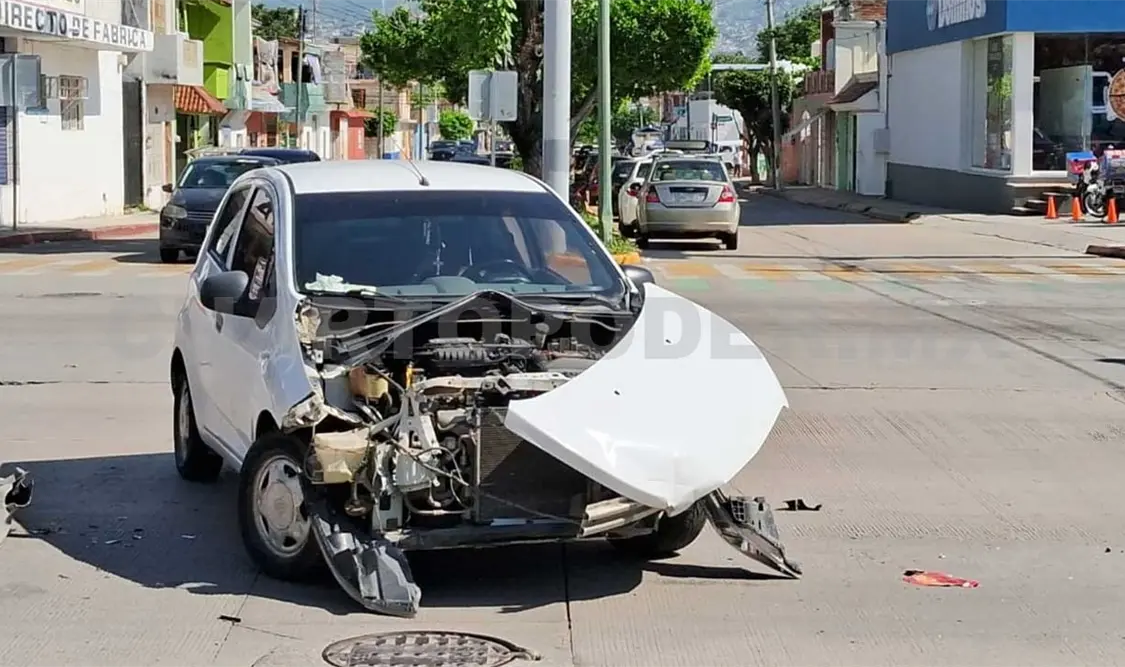 El más afectado fue el Spark que acabó destrozado frontalmente. Ulises Villalobos / CP