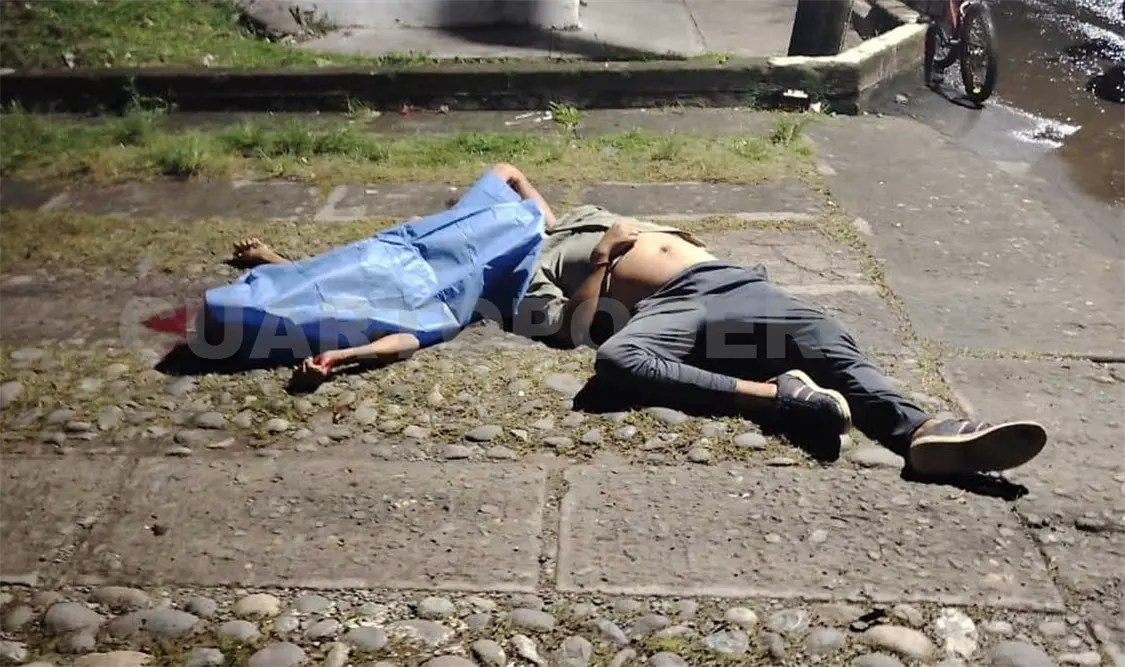 Cerca de los hoy occisos fueron localizadas una moto y una bicicleta, aparentemente de ellos. Víctor Sánchez / CP