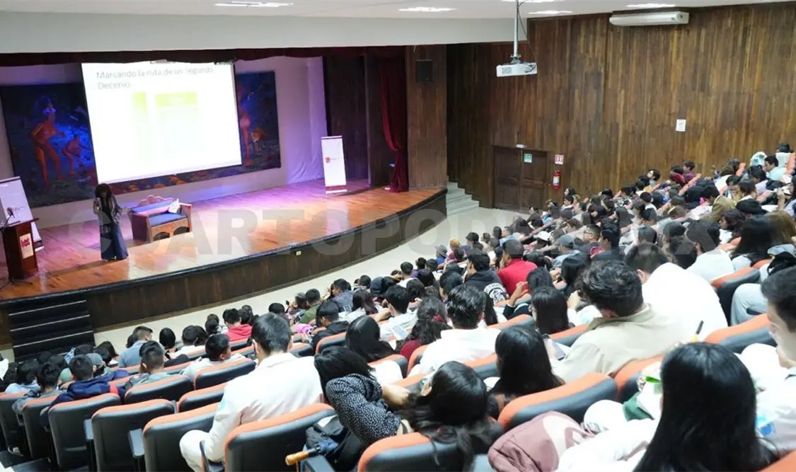Realizan conferencia sobre la lucha contra el racismo