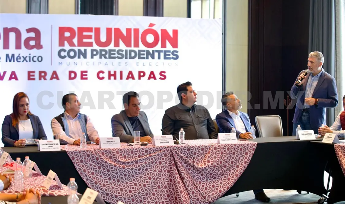 Ángel Torres acude a reunión de alcaldes