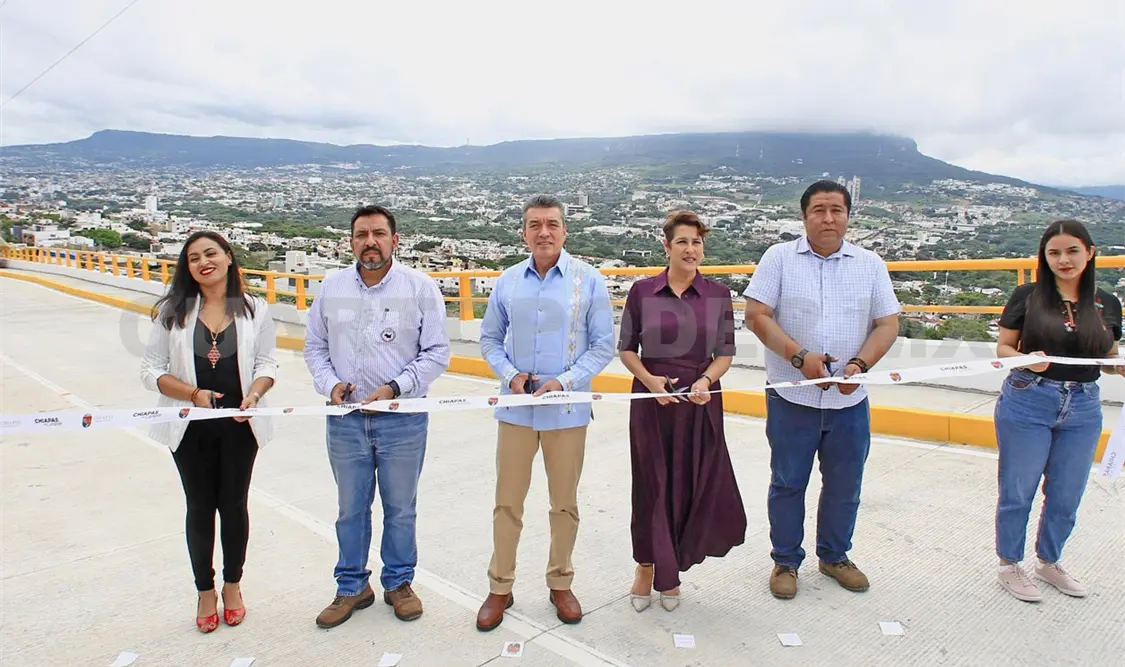 Inaugura REC pavimentación de calle en colonia Laguitos