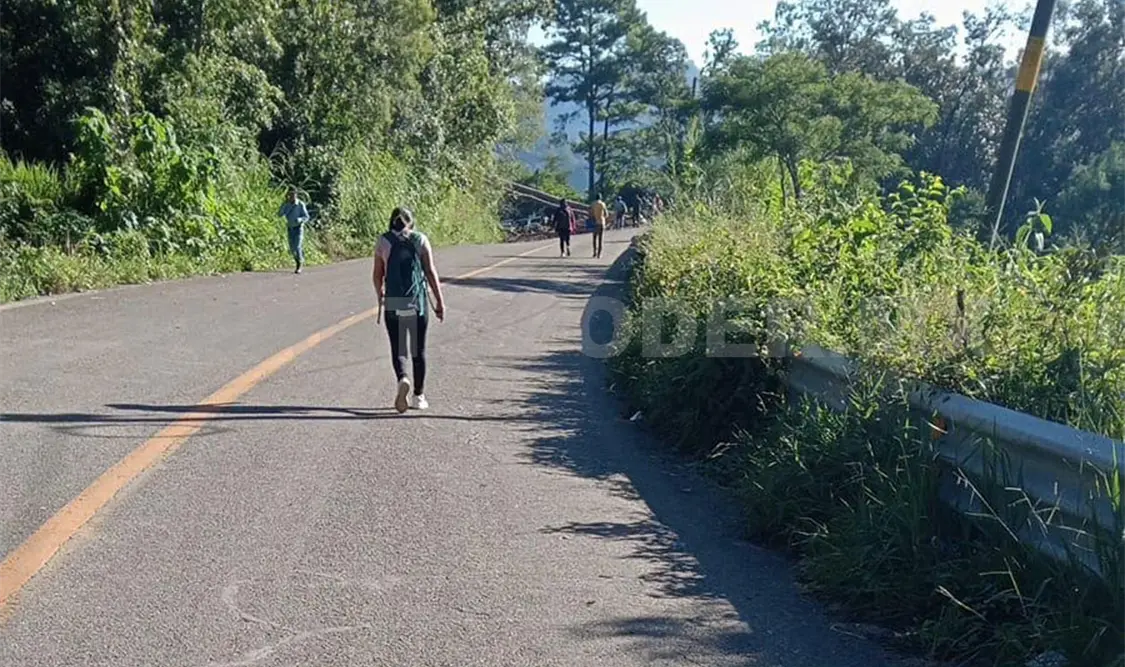 Bloqueo en Oxchuc lo vuelven intermitente