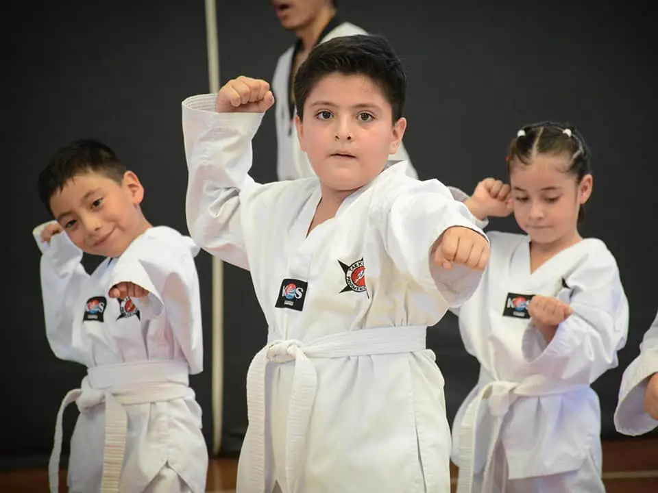 Los pequeños participaron en este evento que sirvió para que pudieran conseguir una nueva cinta. Cortesía