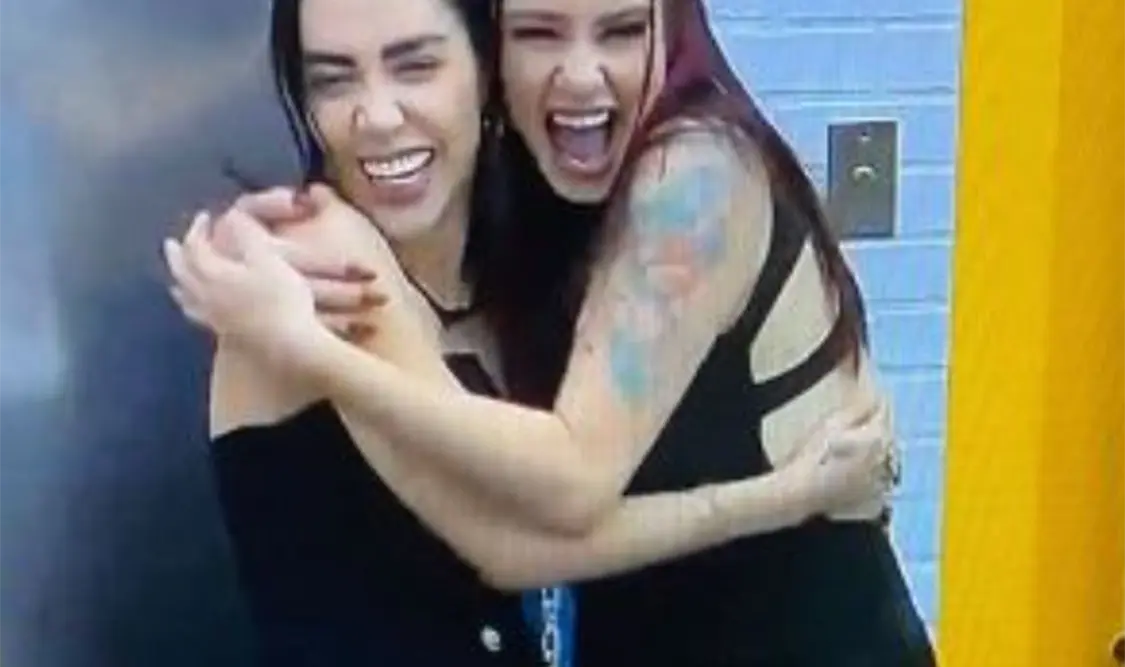 Beba se queda una noche en la casa