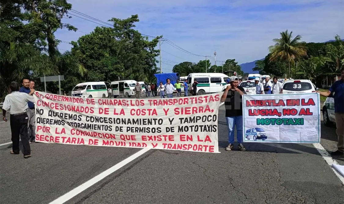 Transportistas bloquearon carreteras por cinco horas